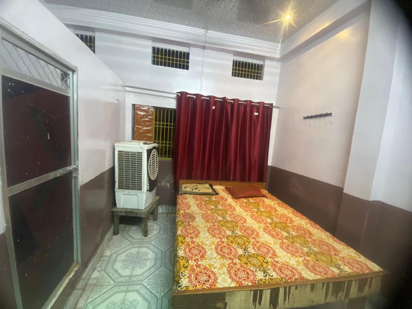 Hotel Yatri Niwas Varanasi Exterior photo
