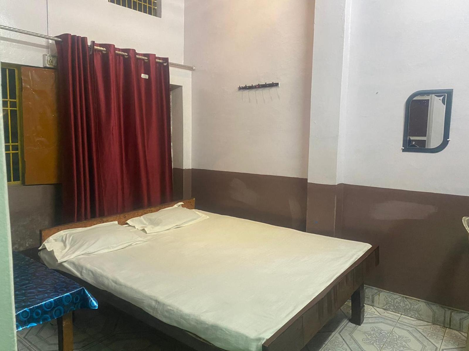 Hotel Yatri Niwas Varanasi Exterior photo