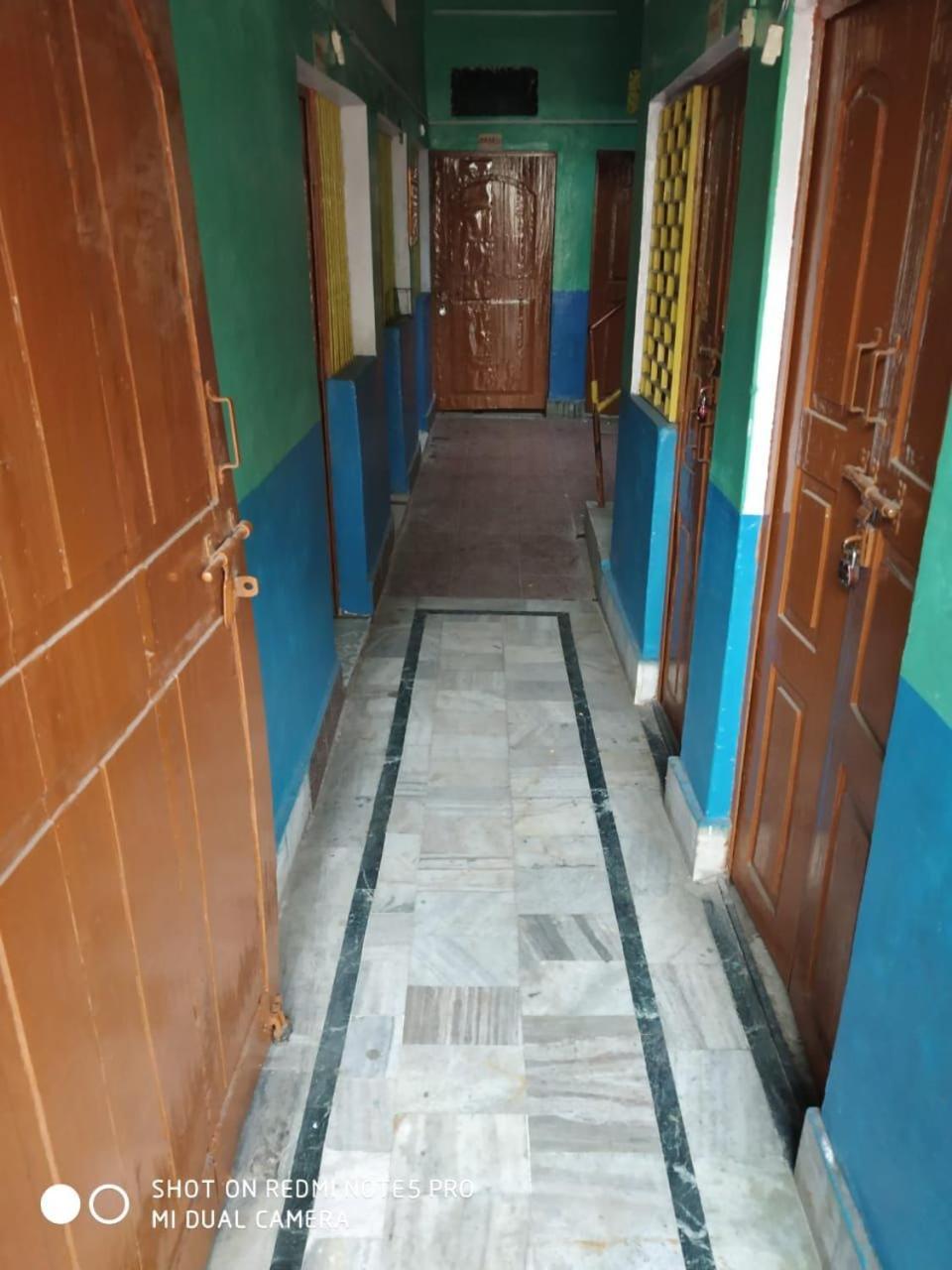 Hotel Yatri Niwas Varanasi Exterior photo