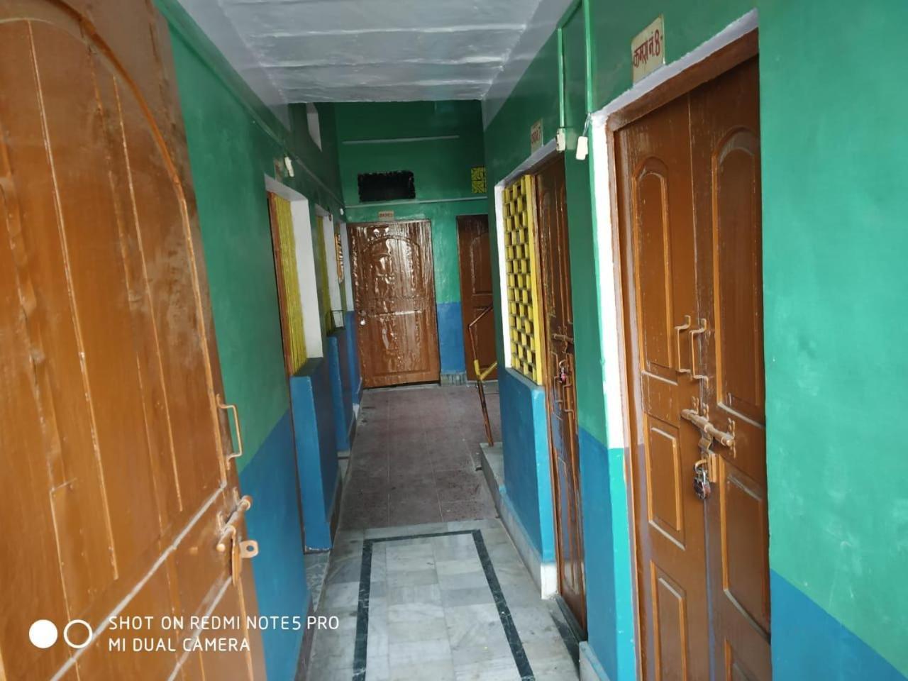 Hotel Yatri Niwas Varanasi Exterior photo