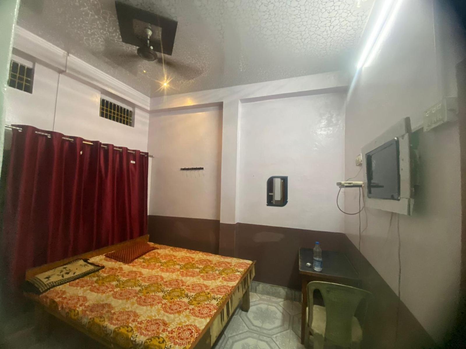 Hotel Yatri Niwas Varanasi Exterior photo